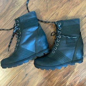 Black Sorel Joan of Arc lace up boots.